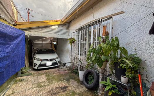 Casa en venta en Zapote – Esquinera, de una planta y con jardín cod. 140065