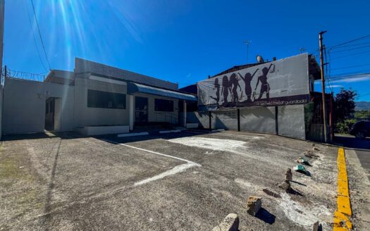 Local Comercial en Alquiler en Sabanilla con Amplio Parqueo y Excelente Exposición cod.140649