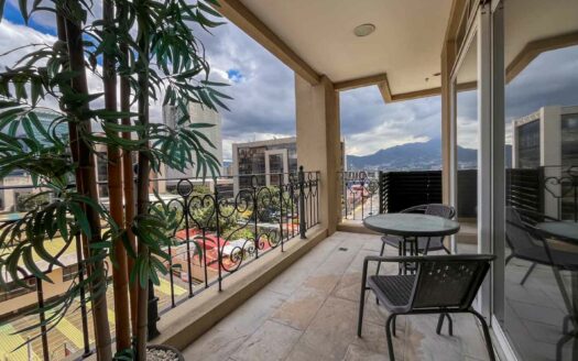 Apartamento de 2 habitaciones en venta en La Sabana, amplio y frente al parque COD#140678