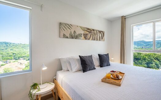 NUEVO!! Apartamento en el piso 16 con vista panorámica a las montañas – Viva Jacó 3 habitaciones 2 baños Cod. 140222