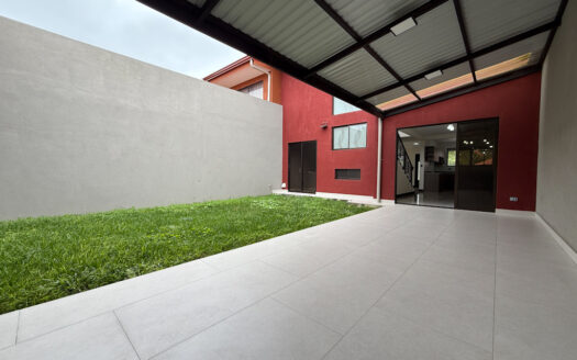 Hermosa Casa Para Estrenar, de 2 Plantas y con Finos y Modernos Acabados, en Condominio en Patalillo de Coronado COD 140369