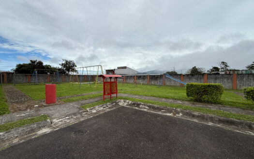 Hermosa Casa Para Estrenar, de 2 Plantas y con Finos y Modernos Acabados, en Condominio en Patalillo de Coronado COD 140369