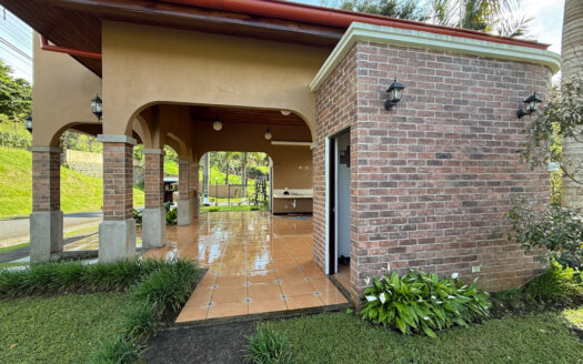 Venta de Lote Esquinero de 646 m2, en Condominio Rodeado de Naturaleza, Tranquilidad y Seguridad en Mata de Plátano, Goicoechea COD 140090