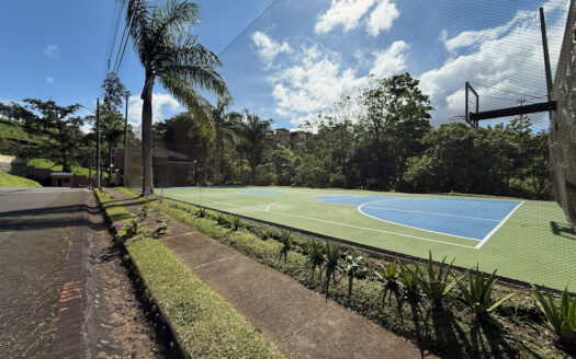 Venta de Lote Esquinero de 646 m2, en Condominio Rodeado de Naturaleza, Tranquilidad y Seguridad en Mata de Plátano, Goicoechea COD 140090