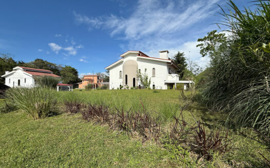 Venta de Lote Esquinero de 646 m2, en Condominio Rodeado de Naturaleza, Tranquilidad y Seguridad en Mata de Plátano, Goicoechea COD 140090