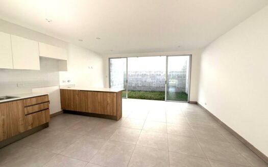 Casa en Venta en Santo Domingo de Heredia, con Amenidades y Financiamiento Total. Código 139980