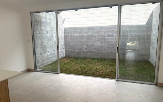 Casa en Venta en Santo Domingo de Heredia, con Amenidades y Financiamiento Total. Código 139980