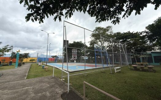 Casa en Venta en Santa Cecilia de San Francisco de Heredia, ideal para Inversión: Dos Viviendas Independientes en un mismo Lote. Código 139775