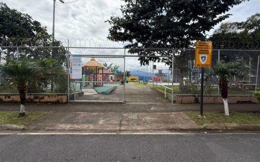 Casa en Venta en Santa Cecilia de San Francisco de Heredia, ideal para Inversión: Dos Viviendas Independientes en un mismo Lote. Código 139775